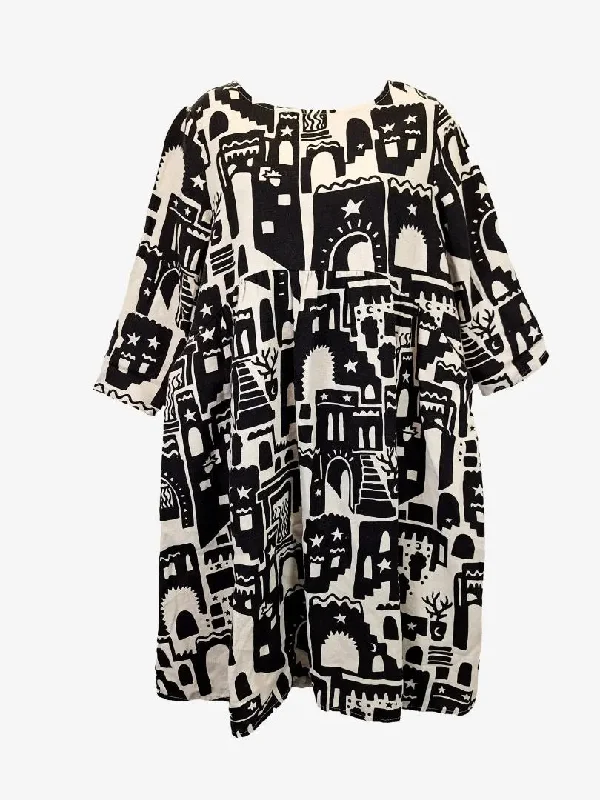 Layering dresses for versatile stylingGorman Night Light Dress Size 6