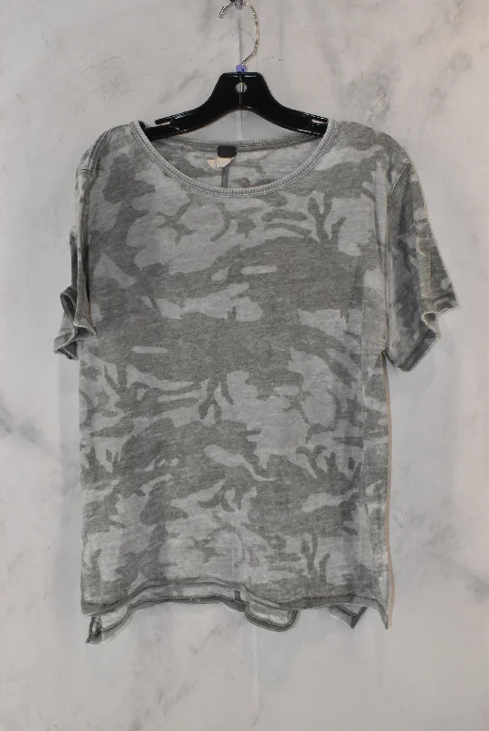 Abstract print women's topsTop Short Sleeve By We The Free  Size: S