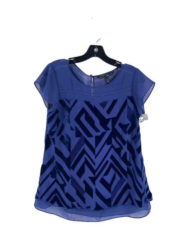 Crew neck women's topsTop Short Sleeve By White House Black Market  Size: 4