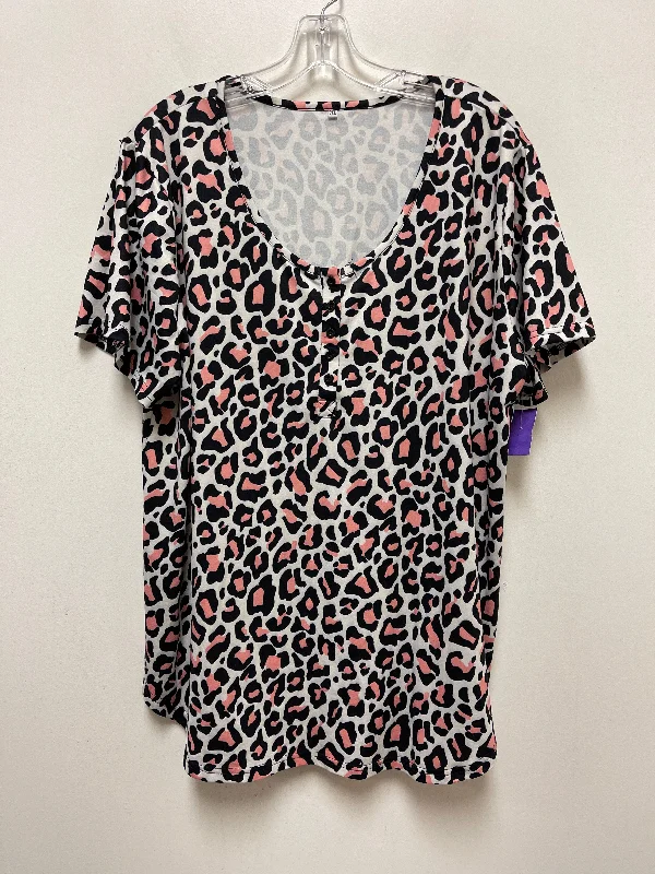 Pullover women's topsAnimal Print Top Short Sleeve Clothes Mentor, Size 3x