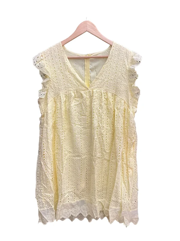 Crew neck women's topsYellow Top Short Sleeve Clothes Mentor, Size 2x