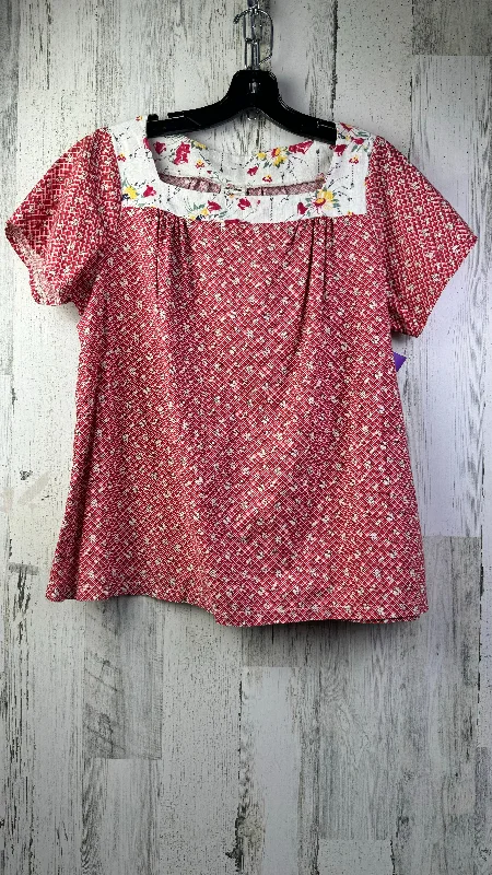 Wrinkle-resistant women's topsRed Top Short Sleeve Clothes Mentor, Size L