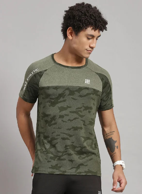 athletic short-sleeved shirts for menMen Olive Printed T-Shirt