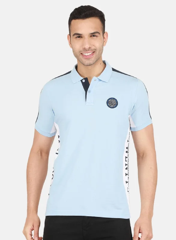 short-sleeved men's shirts paired with jeansMen Blue Printed T-Shirt