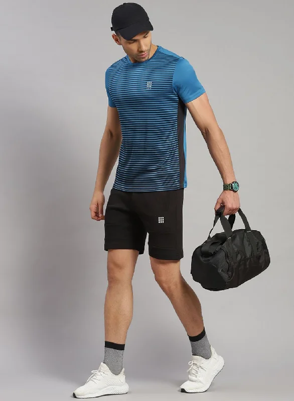 men's short-sleeved tops with a bold print or patternMen Blue Stripe T-Shirt