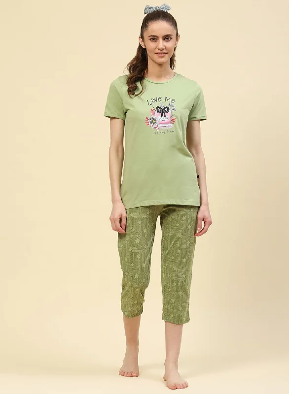 Wide-leg women's pantsWomen Green Printed Capri Set