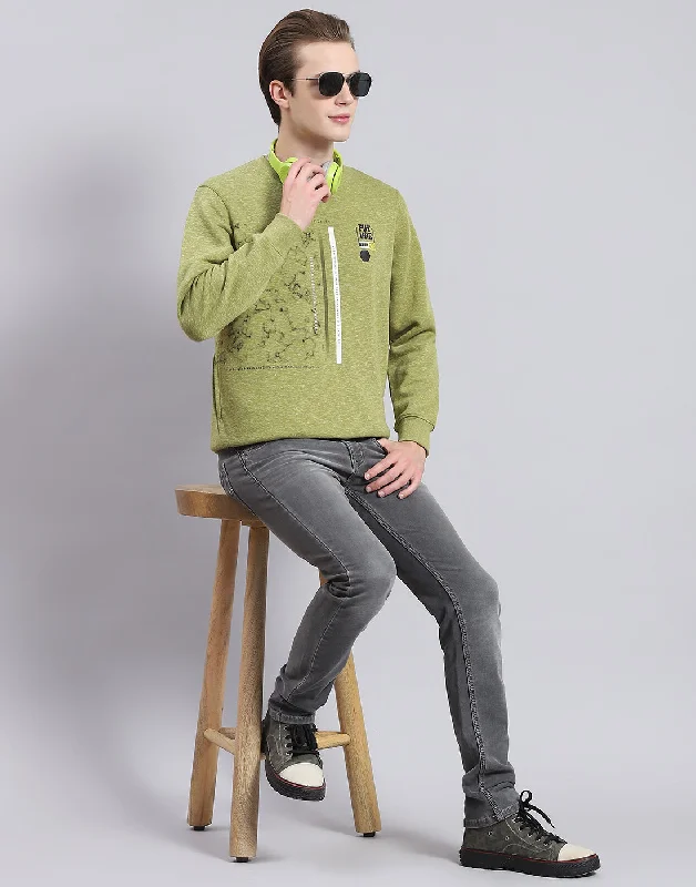 men's sports shirts for fitness enthusiastsMen Green Printed Round Neck Full Sleeve Sweatshirt