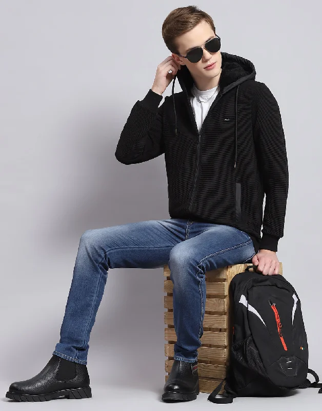 men's sports shirts for CrossFitMen Black Solid Hooded Full Sleeve Sweatshirt