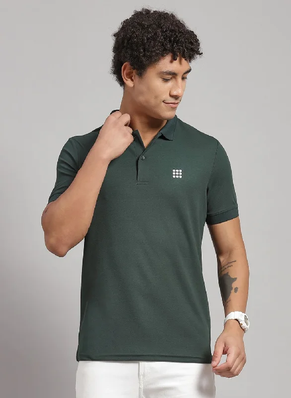 short-sleeved shirts for men with a wrinkle-free finishMen Green Solid T-Shirt
