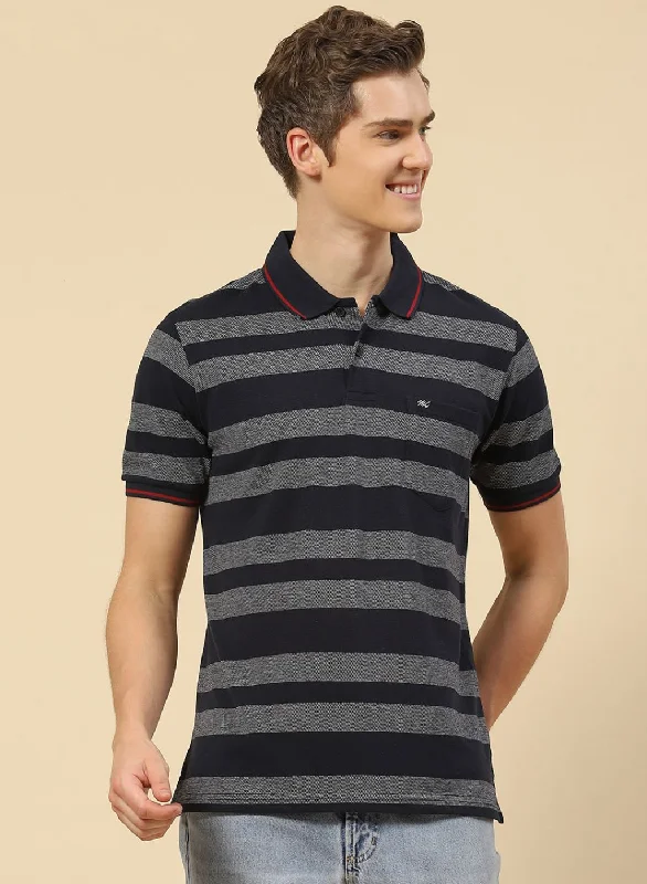 finding the perfect fit in short-sleeved men's shirtsMen NAvy Blue Stripe T-Shirt