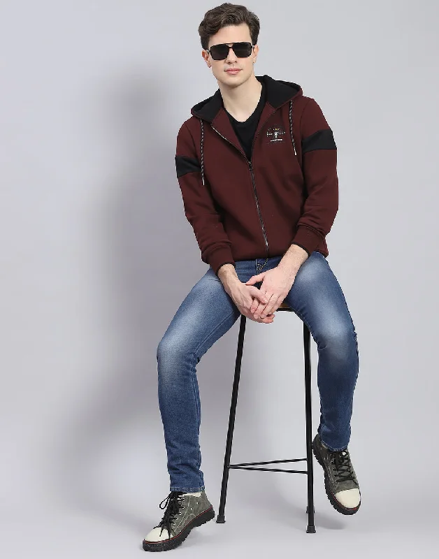 men's activity wear topsMen Maroon Solid Hooded Full Sleeve Sweatshirt
