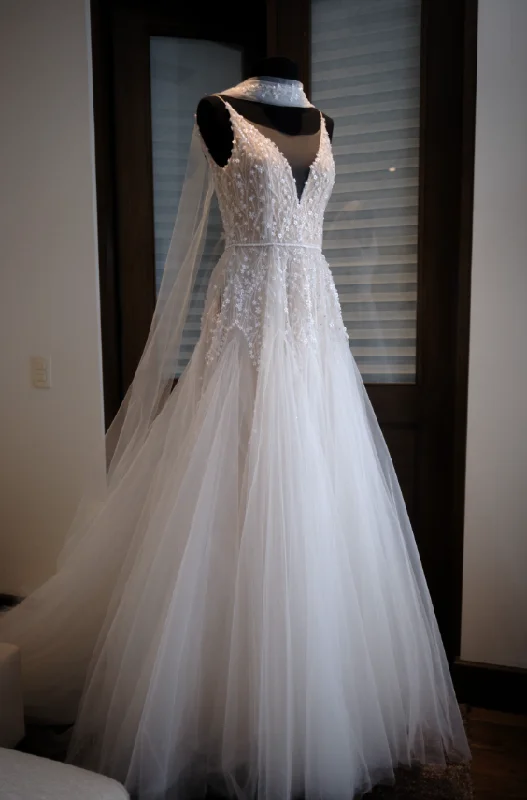 Backless dresses for women2025 New A Line Spaghetti Strap Beaded Tulle Long Sweep Wedding Dress SH2240