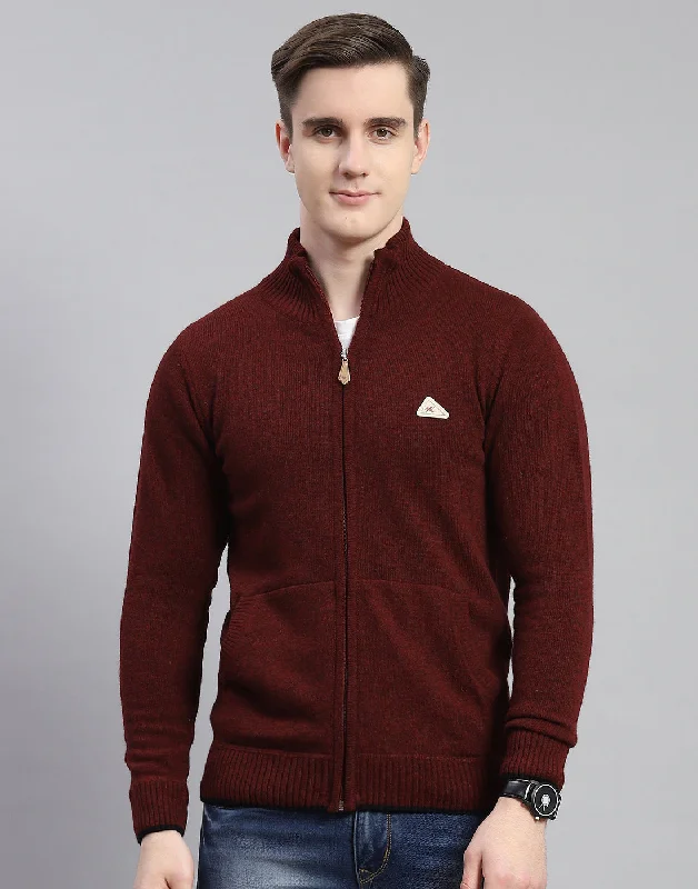 men's short-sleeved sports shirtsMen Maroon Solid Stand Collar Full Sleeve Pullover