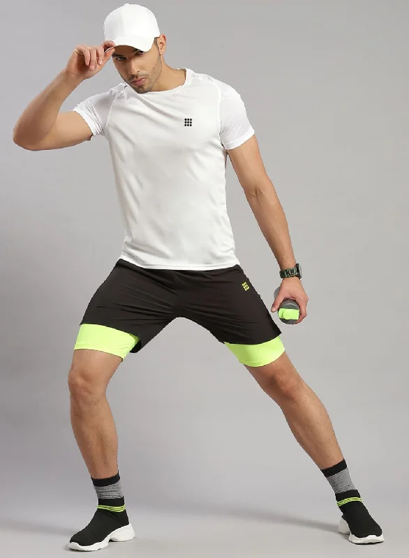 men's short-sleeved shirts with a relaxed fitMen White Solid T-Shirt