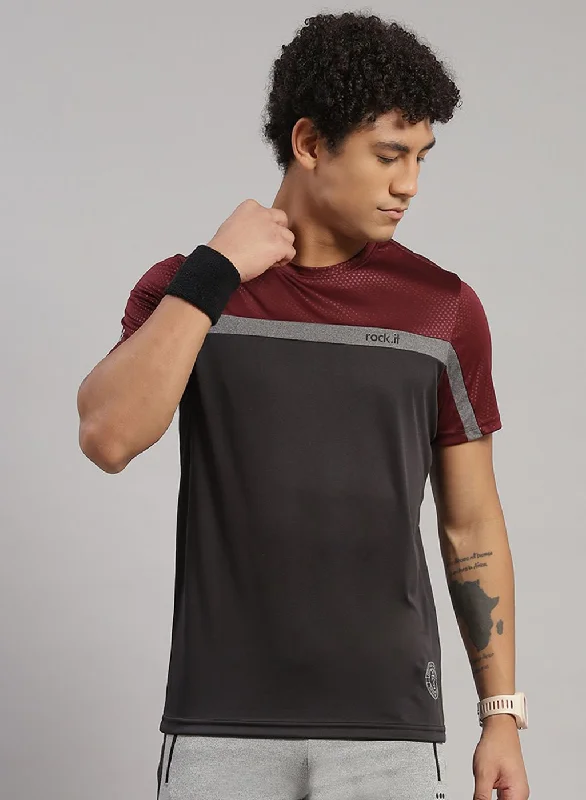 short-sleeved men's clothing featuring breathable fabricMen Black Solid T-Shirt