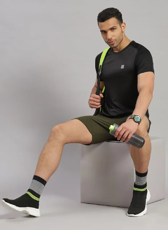 casual short-sleeved shirts for everyday wearMen Black Solid T-Shirt