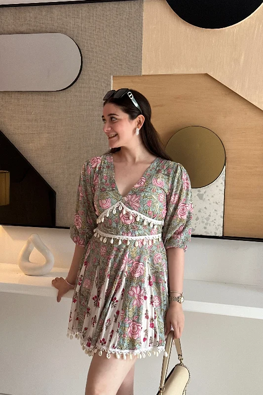 Vintage-inspired dresses for retro fashion loversDiaz Pastel Green Printed Cotton Dress