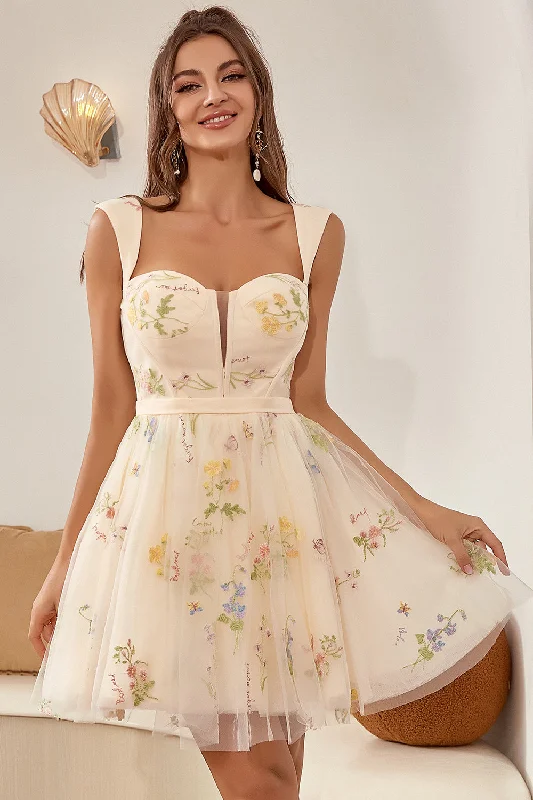Vintage-inspired dresses for retro fashion loversChampagne A Line Cute Sweetheart Short Homecoming Dress