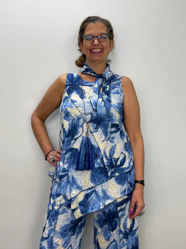Wrinkle-resistant women's topsNavy Floral Print Tank