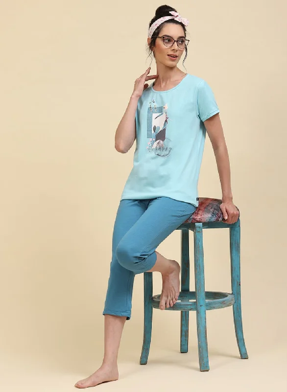 Yoga pants for womenWomen Sky Blue Printed Capri Set
