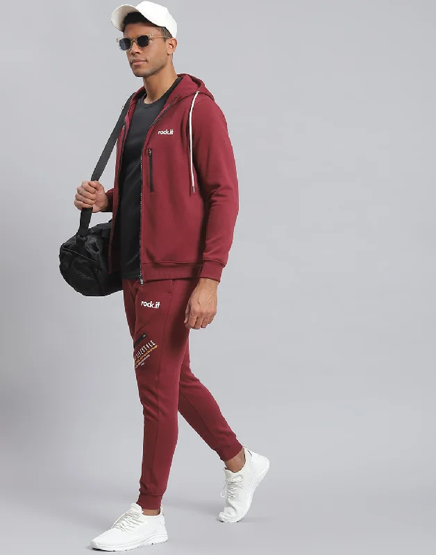 men's yoga shirtsMen Maroon Solid Hooded Full Sleeve Tracksuit