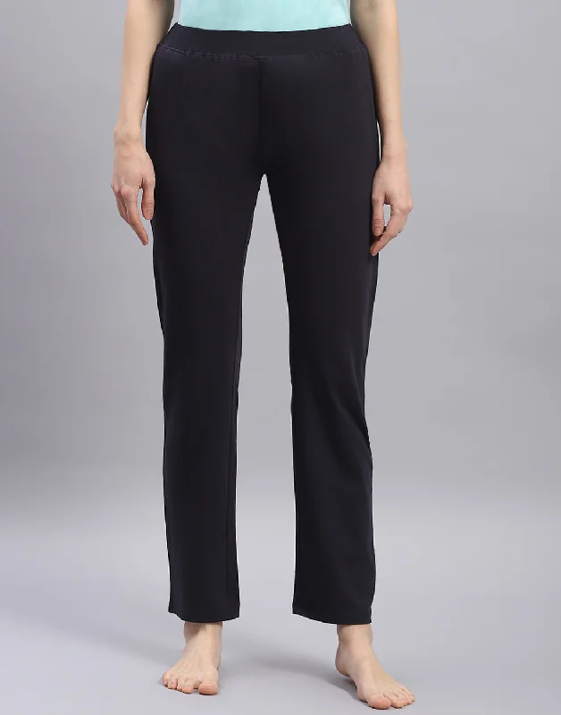 Easy-care women's pantsWomen Navy Blue Solid Regular Fit Lower