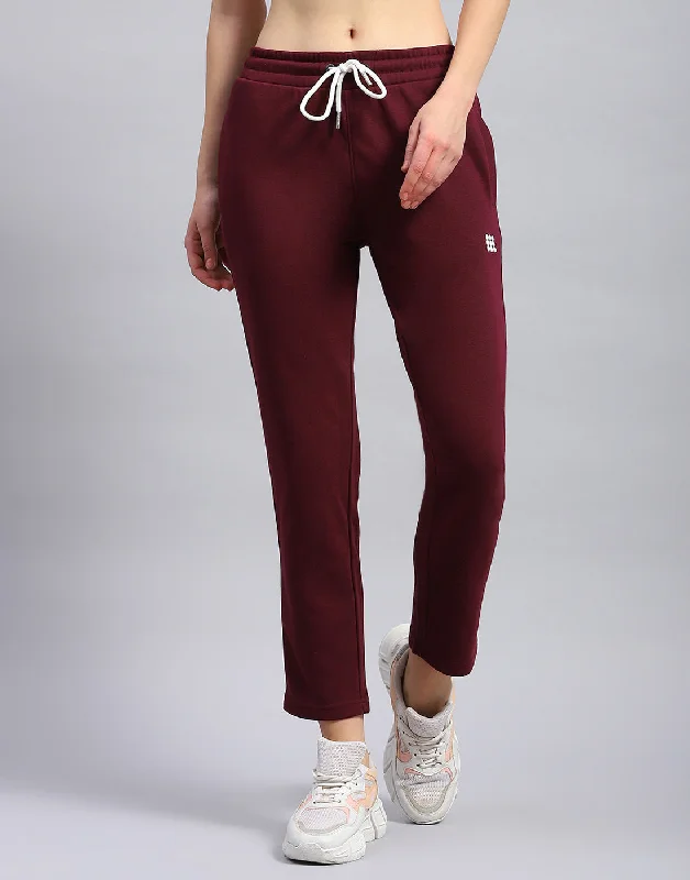 Low-rise women's jeansWomen Maroon Solid Regular Fit Lower